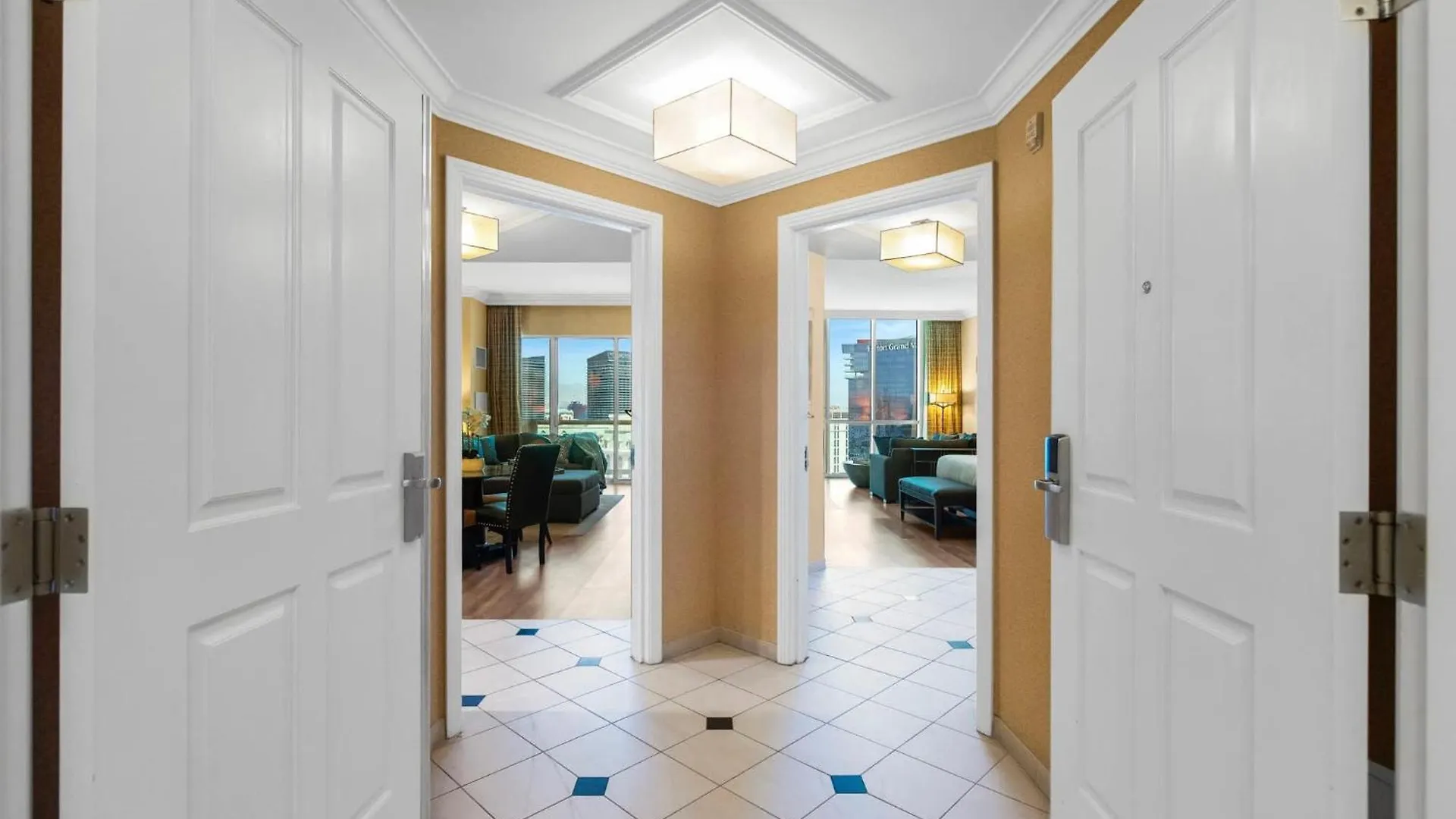 No Resort Fee Penthouse Balcony & Free Valet Las Vegas